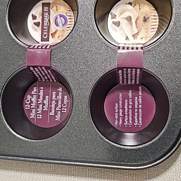 Wilton Mini Muffin Pan NWT - Picture 4 of 7